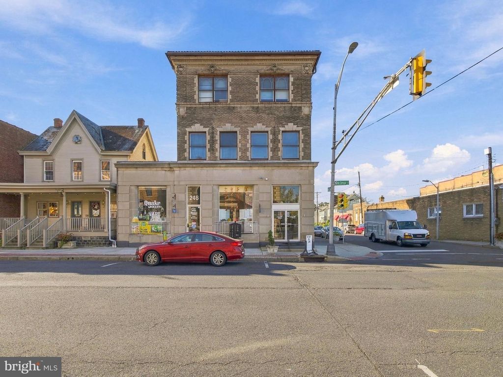 242-248 W BROAD ST, QUAKERTOWN, PA 18951 — photo 3