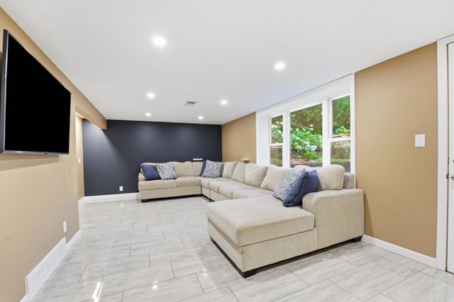 8258 Hemingway Avenue S, Cottage Grove, MN 55016