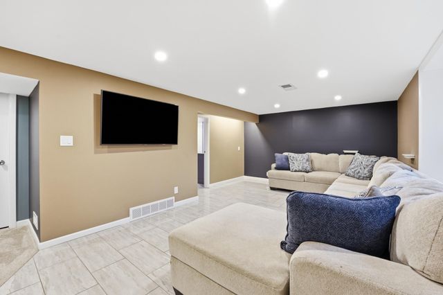 8258 Hemingway Avenue S, Cottage Grove, MN 55016