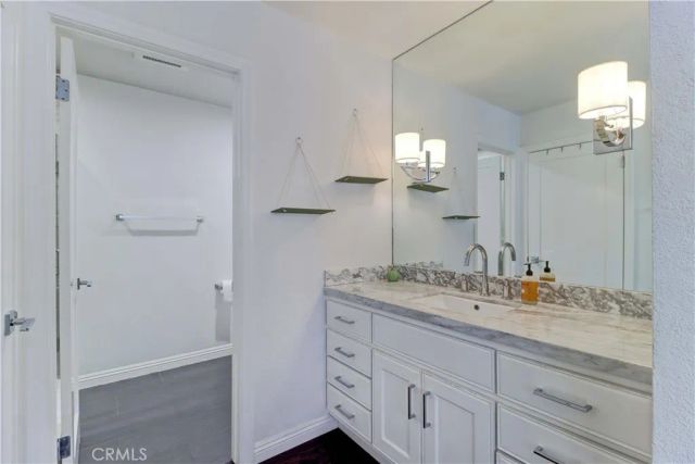 1048 Cabrillo Park Drive A, Santa Ana, CA 92701