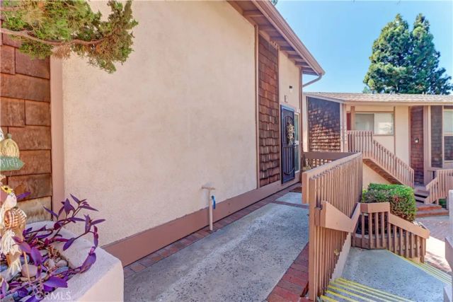 1048 Cabrillo Park Drive A, Santa Ana, CA 92701