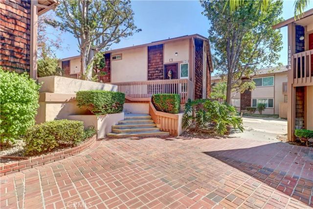 1048 Cabrillo Park Drive A, Santa Ana, CA 92701
