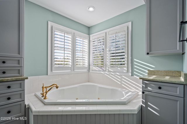 8120 Mason Ridge Lane, Wilmington, NC 28409