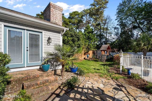 8120 Mason Ridge Lane, Wilmington, NC 28409