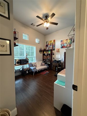 1305 E 6th Avenue, Corsicana, TX 75110