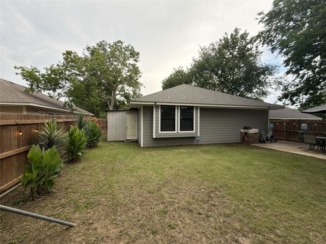 1305 E 6th Avenue, Corsicana, TX 75110