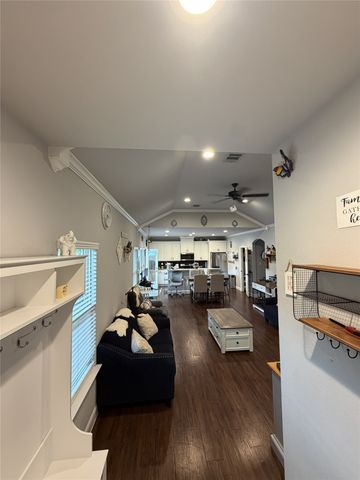 1305 E 6th Avenue, Corsicana, TX 75110