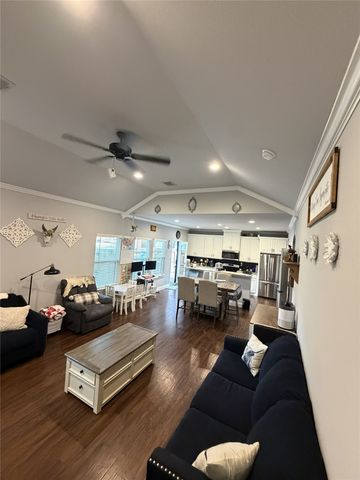 1305 E 6th Avenue, Corsicana, TX 75110