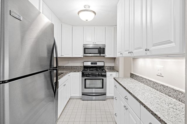 7500 Cahill Road 101C, Edina, MN 55439