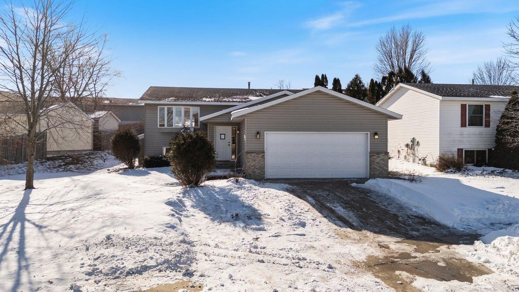 4834 10th Street NW, Rochester, MN 55901