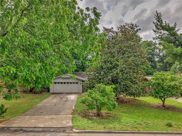 1917 Woodland Avenue, Fayetteville, AR 72703