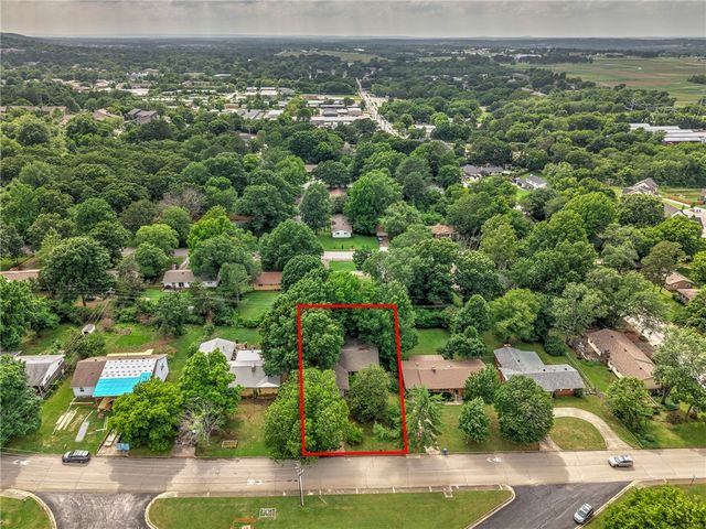 1917 Woodland Avenue, Fayetteville, AR 72703