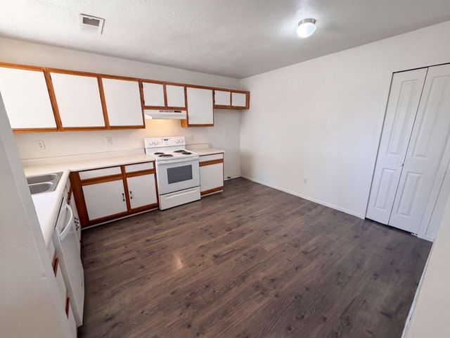 1610 Perma Drive NE, Rio Rancho, NM 87144