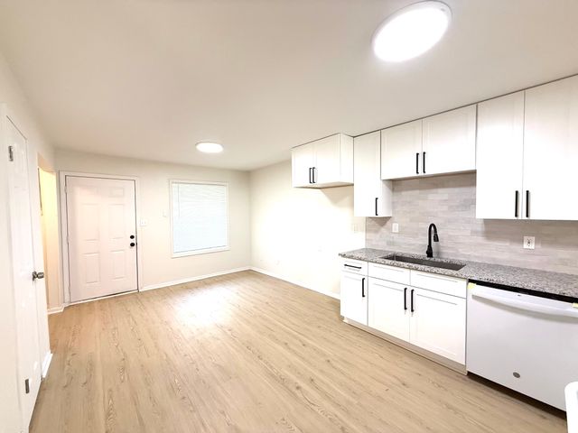 1401 Arvel, Azle, TX 76020