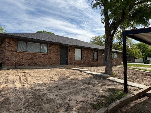 1401 Arvel, Azle, TX 76020
