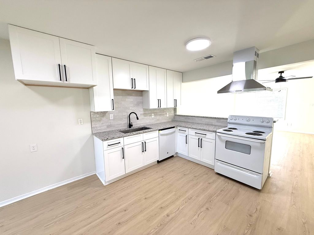 1401 Arvel, Azle, TX 76020