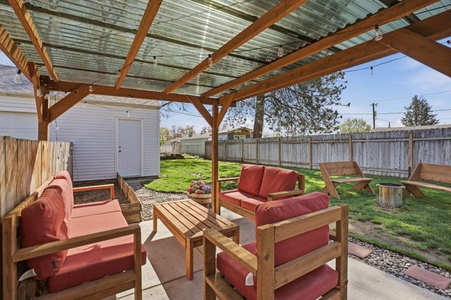 5708 N Milton St, Spokane, WA 99205