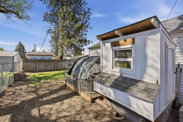 5708 N Milton St, Spokane, WA 99205