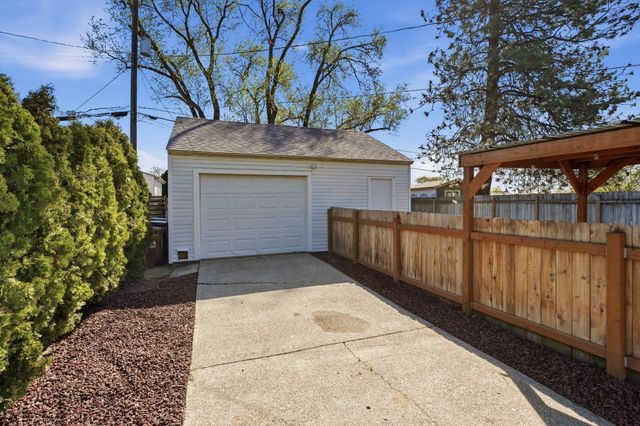 5708 N Milton St, Spokane, WA 99205