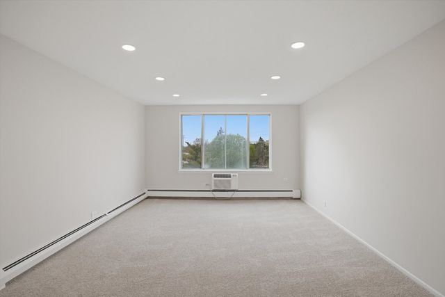1880 Bonnie Lane 412, Hoffman Estates, IL 60169