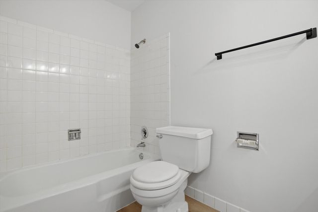 1880 Bonnie Lane 412, Hoffman Estates, IL 60169
