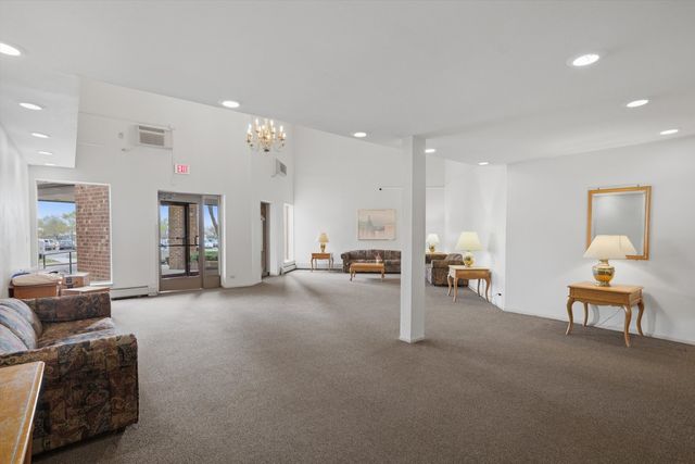 1880 Bonnie Lane 412, Hoffman Estates, IL 60169