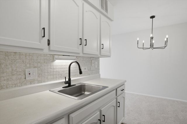 1880 Bonnie Lane 412, Hoffman Estates, IL 60169