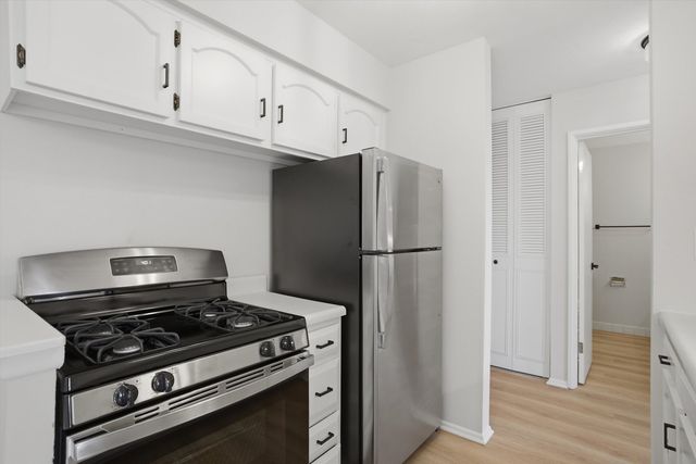 1880 Bonnie Lane 412, Hoffman Estates, IL 60169