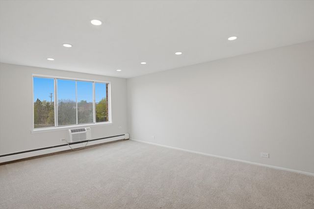 1880 Bonnie Lane 412, Hoffman Estates, IL 60169