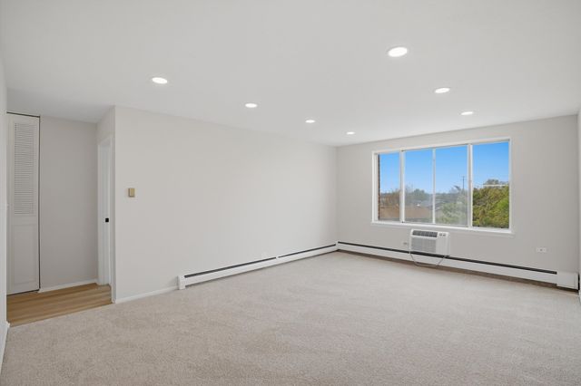 1880 Bonnie Lane 412, Hoffman Estates, IL 60169