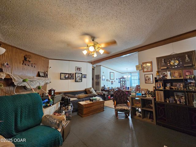 10553 Ridgeway Circle, Granby, MO 64844