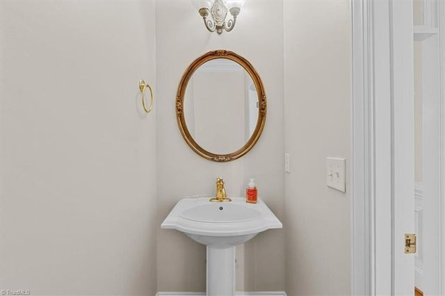 3900 Windsor Place Drive, Winston-salem, NC 27106