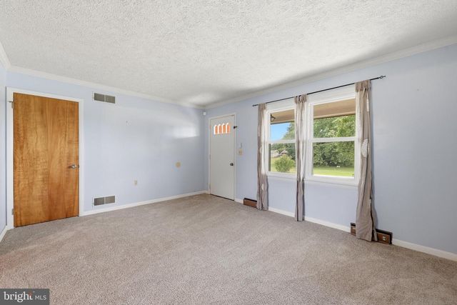 23 DRAKE AVE, Falling Waters, WV 25419