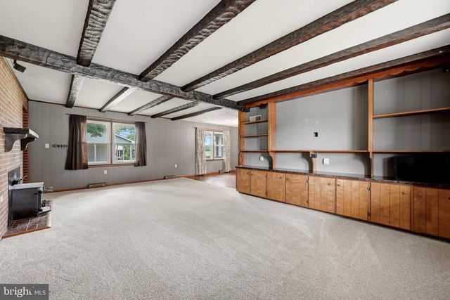 23 DRAKE AVE, Falling Waters, WV 25419