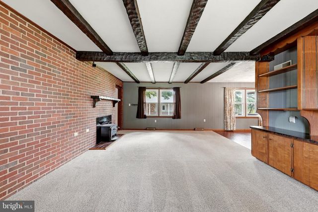 23 DRAKE AVE, Falling Waters, WV 25419