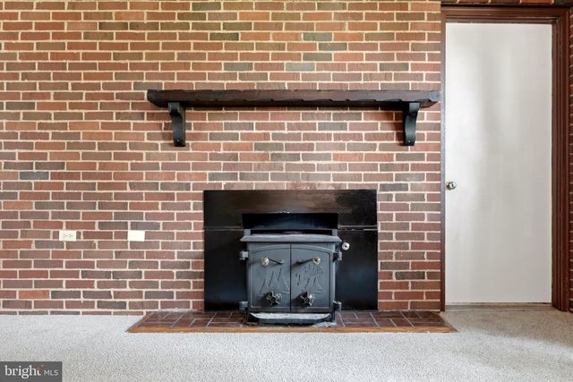 23 DRAKE AVE, Falling Waters, WV 25419