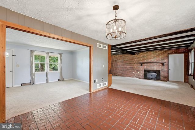 23 DRAKE AVE, Falling Waters, WV 25419