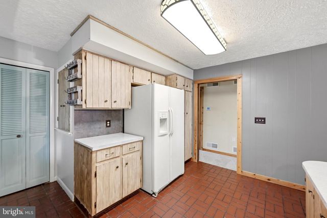 23 DRAKE AVE, Falling Waters, WV 25419