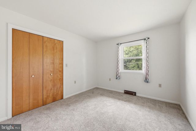 23 DRAKE AVE, Falling Waters, WV 25419