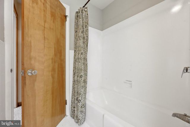 23 DRAKE AVE, Falling Waters, WV 25419