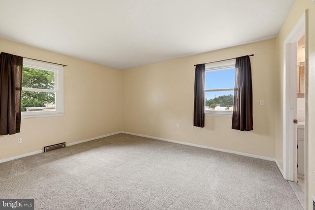 23 DRAKE AVE, Falling Waters, WV 25419