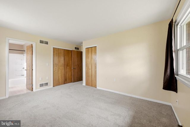 23 DRAKE AVE, Falling Waters, WV 25419