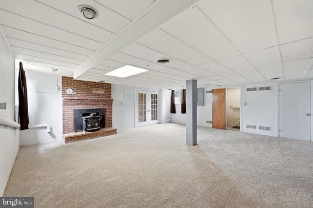 23 DRAKE AVE, Falling Waters, WV 25419