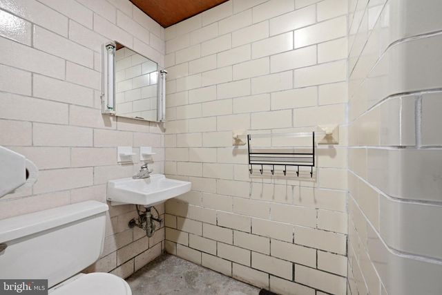 23 DRAKE AVE, Falling Waters, WV 25419
