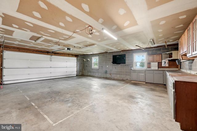 23 DRAKE AVE, Falling Waters, WV 25419