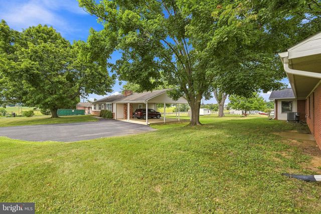 23 DRAKE AVE, Falling Waters, WV 25419