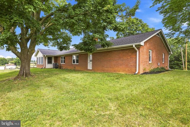 23 DRAKE AVE, Falling Waters, WV 25419