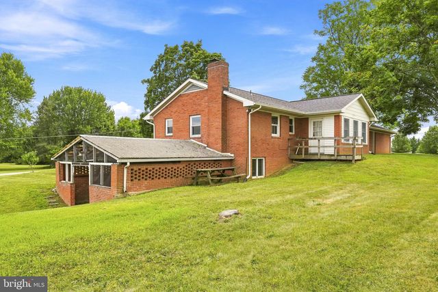 23 DRAKE AVE, Falling Waters, WV 25419