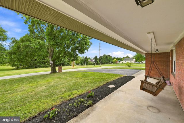 23 DRAKE AVE, Falling Waters, WV 25419