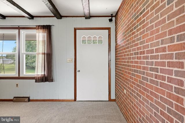 23 DRAKE AVE, Falling Waters, WV 25419